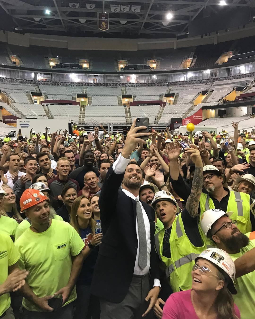 包含NBA总决赛倒计时；亚特兰大集结日完成体检；细节引发关注；球迷炸锅；身体对抗强度拉满的词条