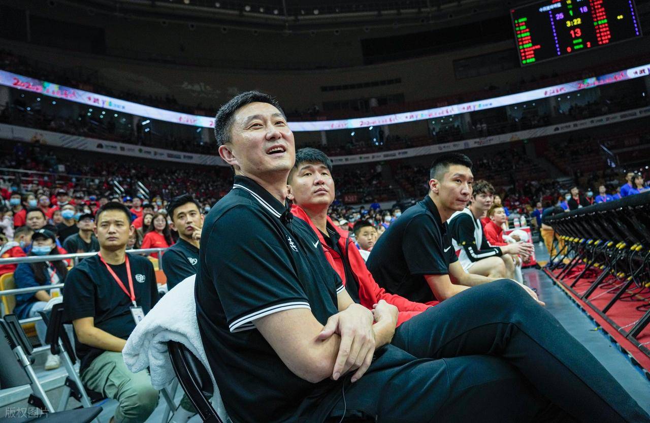 KAIYUN-CBA常规赛今晨再迎强敌，瓦伦西亚迎来里程碑，主帅态度——气氛紧张，更衣室氛围转暖