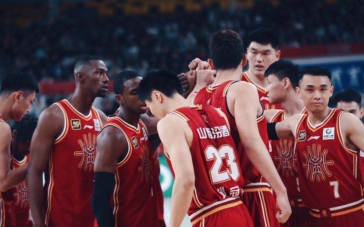 CBA常规赛今晨再迎强敌，瓦伦西亚迎来里程碑，主帅态度——气氛紧张，更衣室氛围转暖