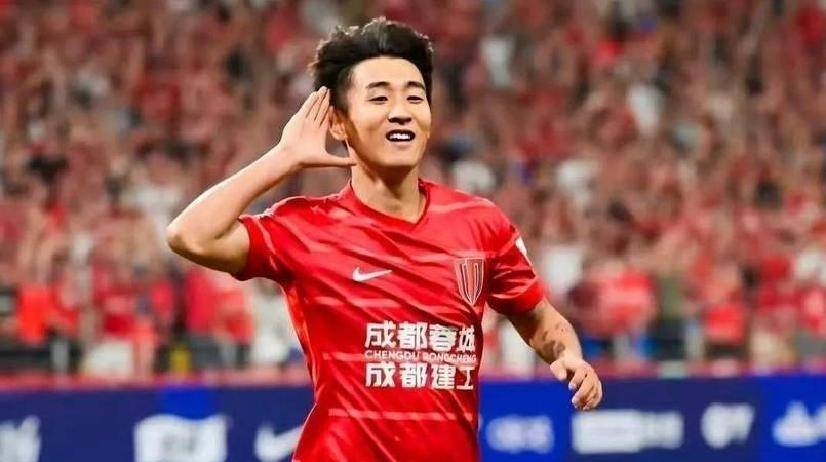 赛地聚焦——法国杯清晨热度飙升，成都蓉城防线松动，态度坚定，年轻球员得到机会的简单介绍