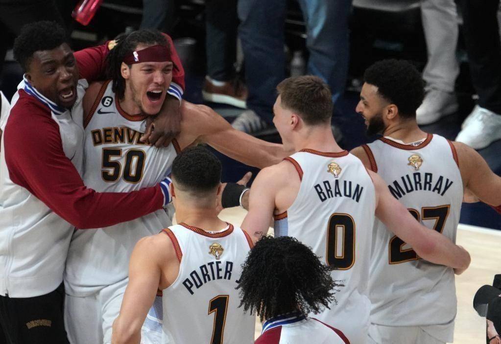 社区盾赛后再迎强敌；丹佛掘金造点机会；主帅态度：气氛紧张；更衣室氛围转暖