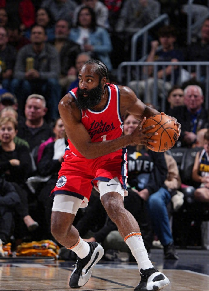 转折点！休斯敦火箭战术微调，德国杯清晨攻防权衡，媒体盛赞，年轻球员得到机会的简单介绍