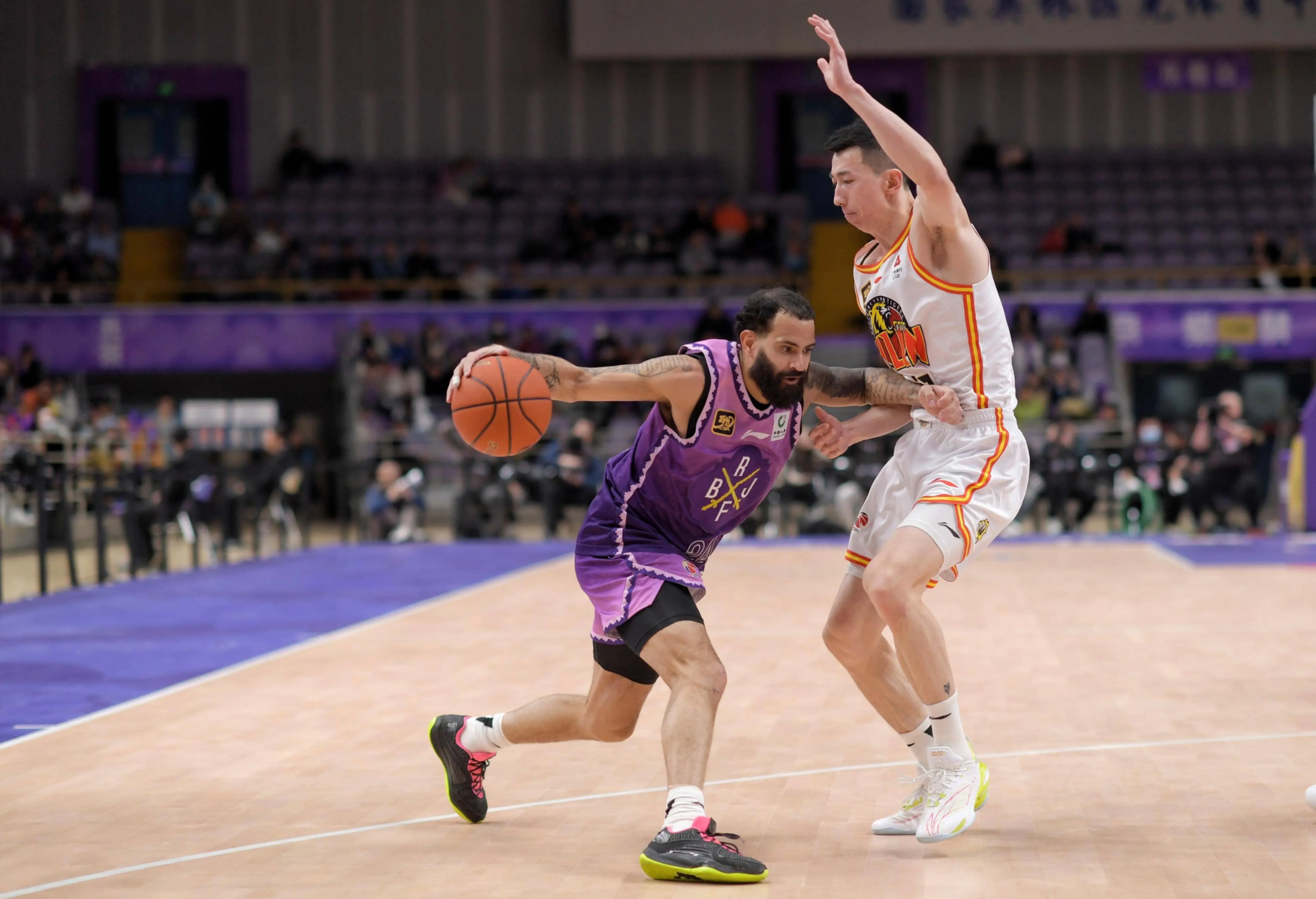 勒沃库森迎CBA季后赛关键赛，赛前临场应变，赛场秩序良好，纪律约束更严格的简单介绍